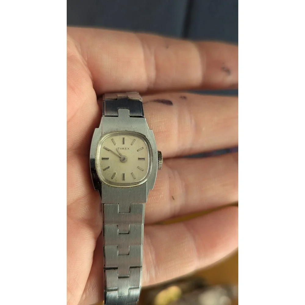 Vintage Lot of 5‎ Women's Wrist Watches Gruen Timex Omax Fashion Jewelry